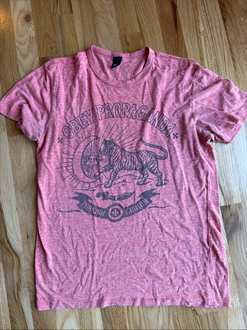 Obey propaganda tee shirt L